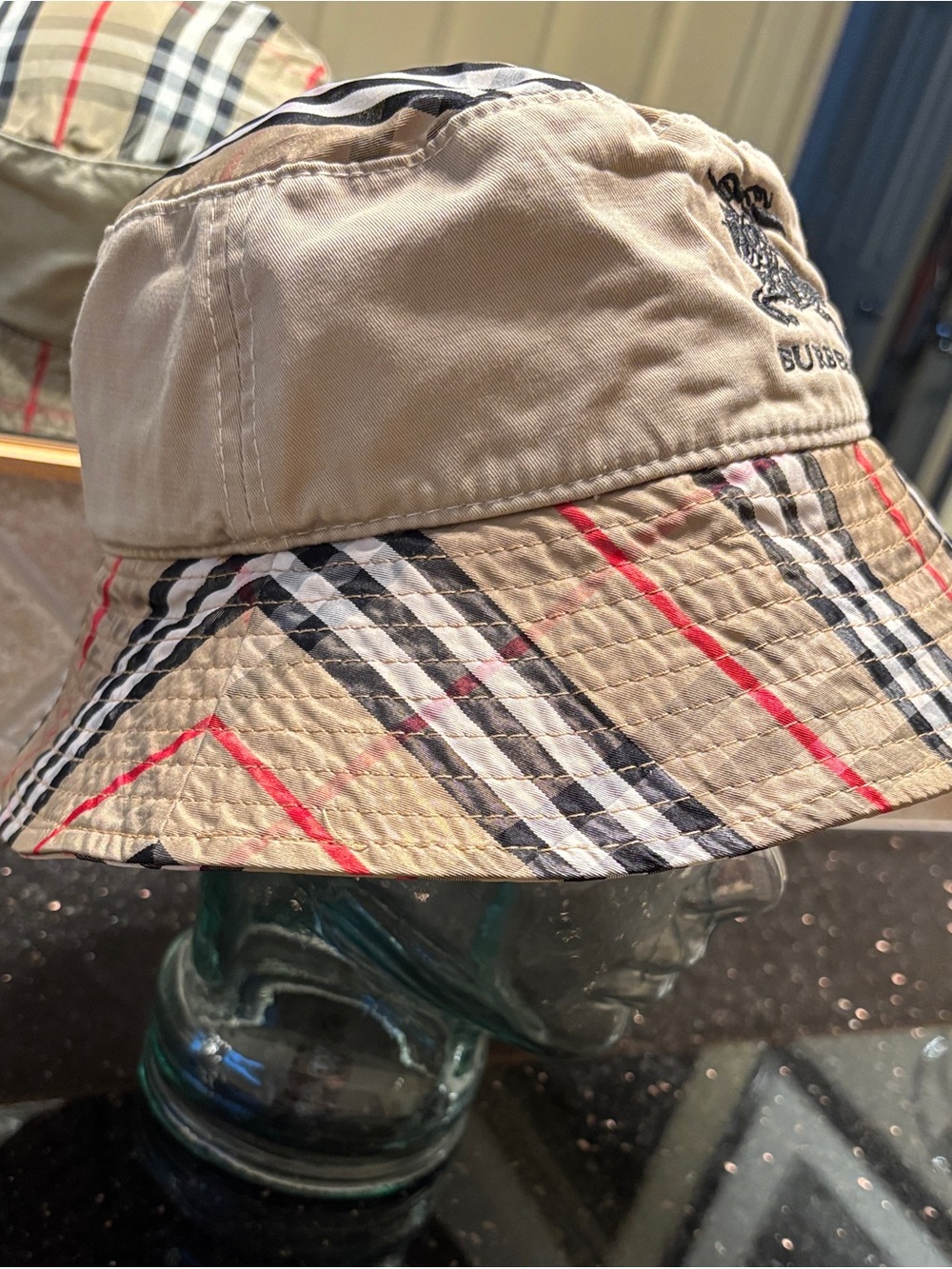 Burberry London Classic Vintage Check Bucket Hat with Embroidered Logo - Picture 5 of 12